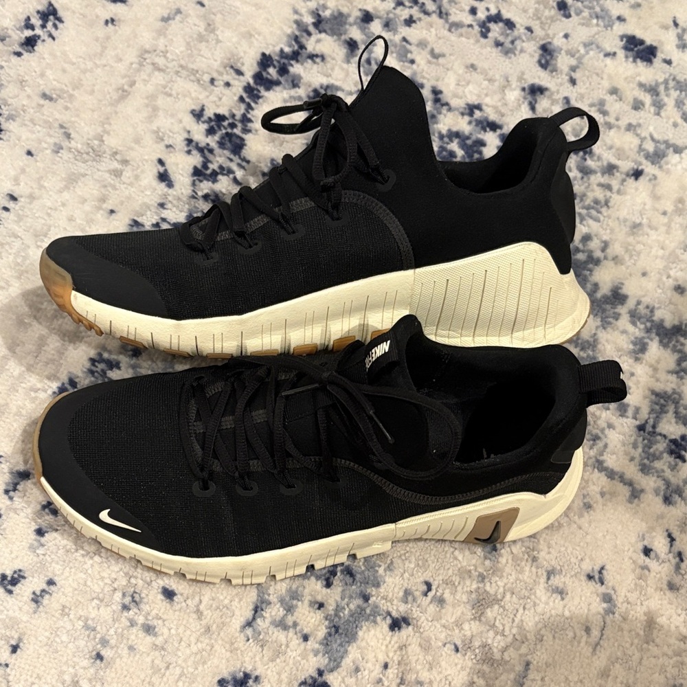 Nike Men's Black and White Athletic Shoes with Gum Accent